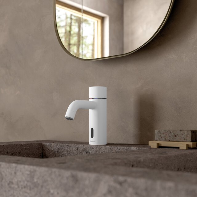 Touchless basin tap matt white