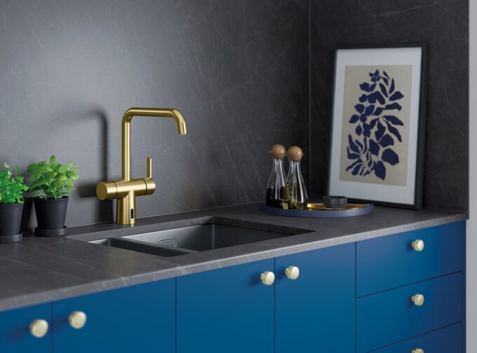 Touchless kitchen tap brushed brass