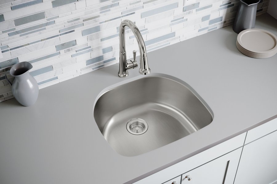 Dayton® Stainless Steel 23-1/2" x 21-1/8" x 9" Single Bowl Undermount Sink