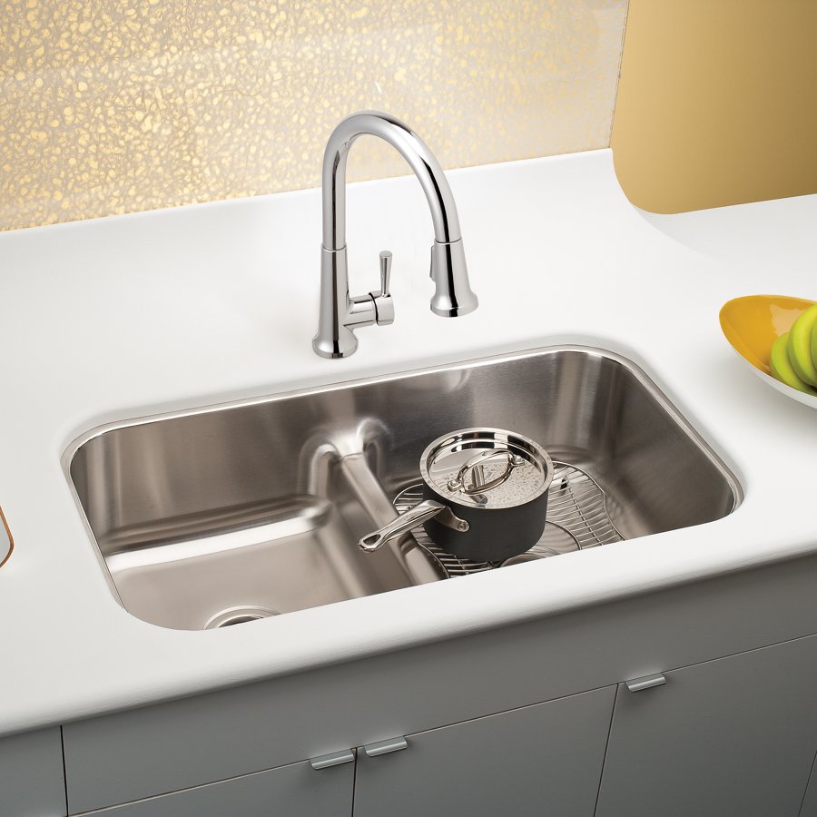 Lustertone® Classic Stainless Steel 32-1/2" x 18-1/8" x 9" Equal Double Bowl Undermount Sink with Aqua Divide