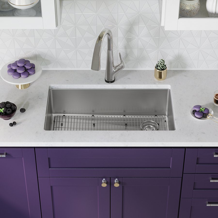 Crosstown® 18 Gauge Stainless Steel 31-1/2" x 18-1/2" x 9" Single Bowl Undermount Sink Kit with Filtered Faucet