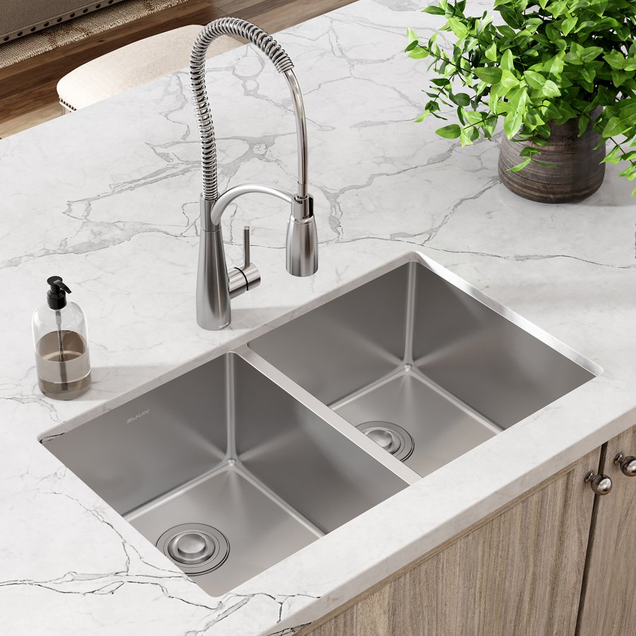 Crosstown® 18 Gauge Stainless Steel 31-1/2" x 18-1/2" x 9" Equal Double Bowl Undermount Sink