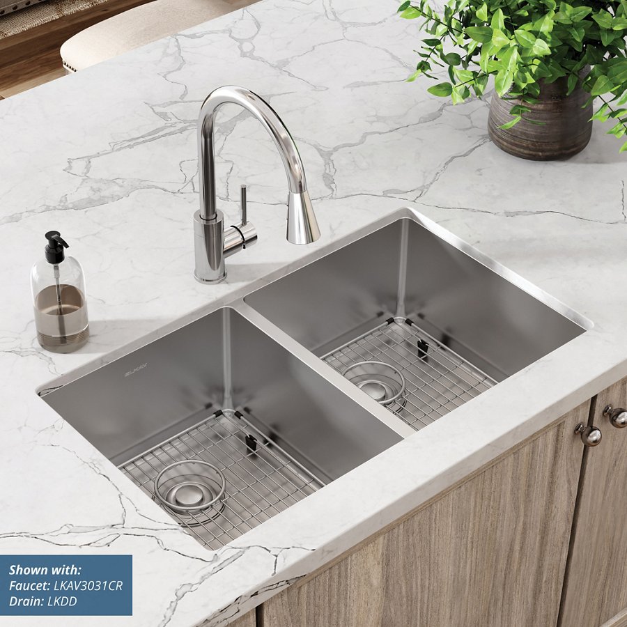 Crosstown® 18 Gauge Stainless Steel 31-1/2" x 18-1/2" x 9" Equal Double Bowl Undermount Sink Kit