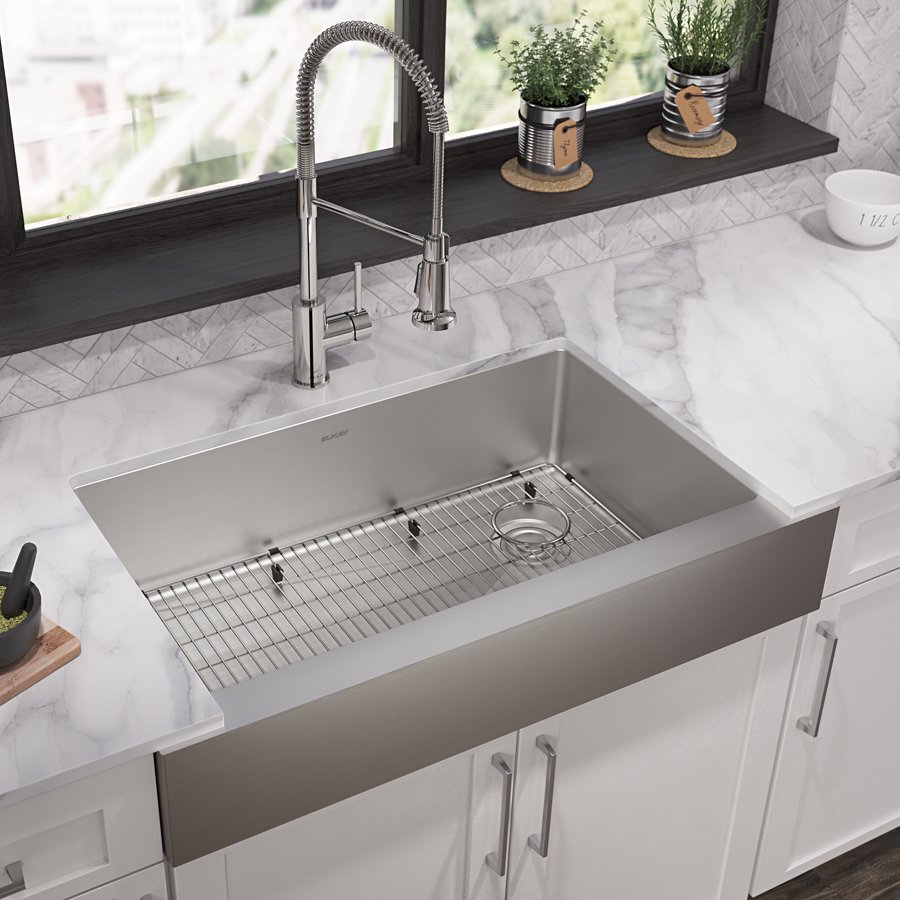 Crosstown® 18 Gauge Stainless Steel 35-7/8" x 20-1/4" x 9" Single Bowl Farmhouse Sink & Faucet Kit with Bottom Grid & Drain
