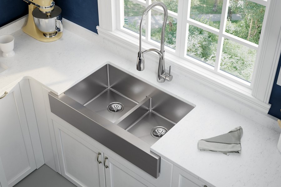 Crosstown® 18 Gauge Stainless Steel 35-7/8" x 20-1/4" x 9" Equal Double Bowl Farmhouse Sink with Aqua Divide