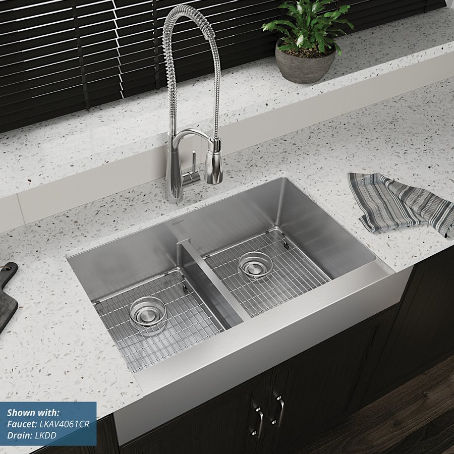Crosstown® 18 Gauge Stainless Steel 35-7/8" x 20-1/4" x 9" Equal Double Bowl Farmhouse Sink Kit with Aqua Divide