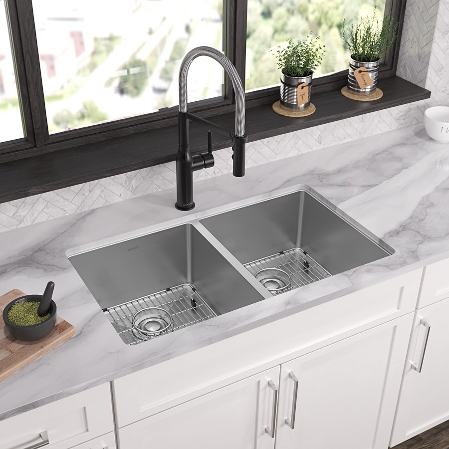Crosstown® 18 Gauge Stainless Steel 33" x 22" x 9" Equal Double Bowl Dual Mount Sink Kit
