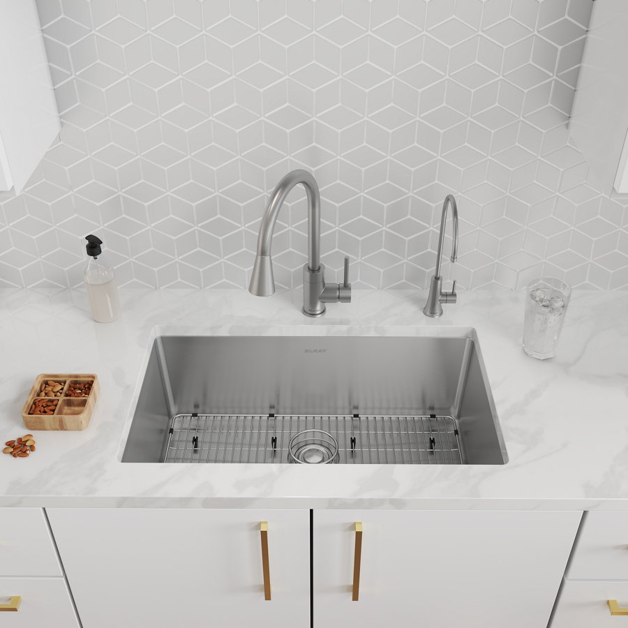 Crosstown® 16 Gauge Stainless Steel 30-1/2" x 18-1/2" x 10" Single Bowl Undermount Sink Kit with Filtered Beverage Faucet