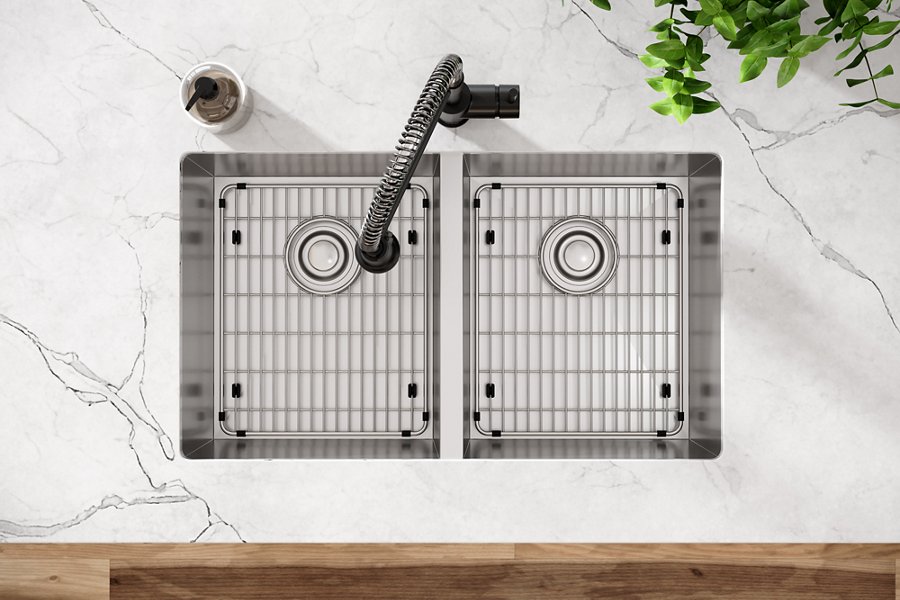 Crosstown® 16 Gauge Stainless Steel 30-3/4" x 18-1/2" x 10" Equal Double Bowl Undermount Sink Kit