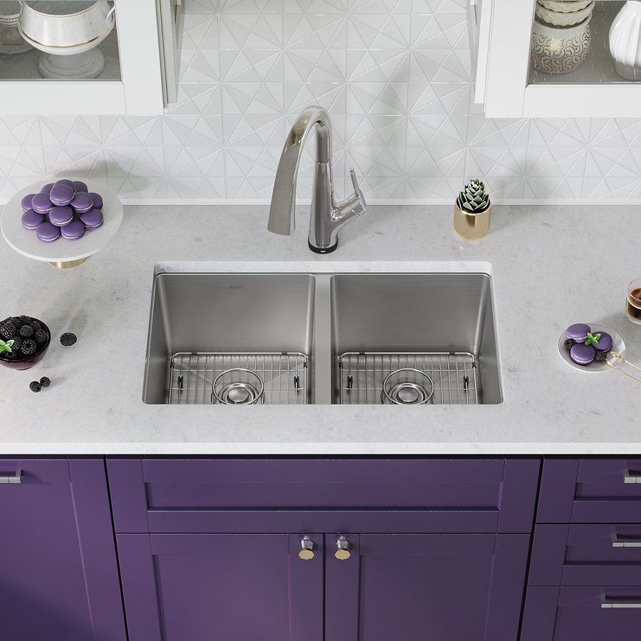 Crosstown® 16 Gauge Stainless Steel 30-3/4" x 18-1/2" x 10" Equal Double Bowl Undermount Sink Kit with Filtered Faucet