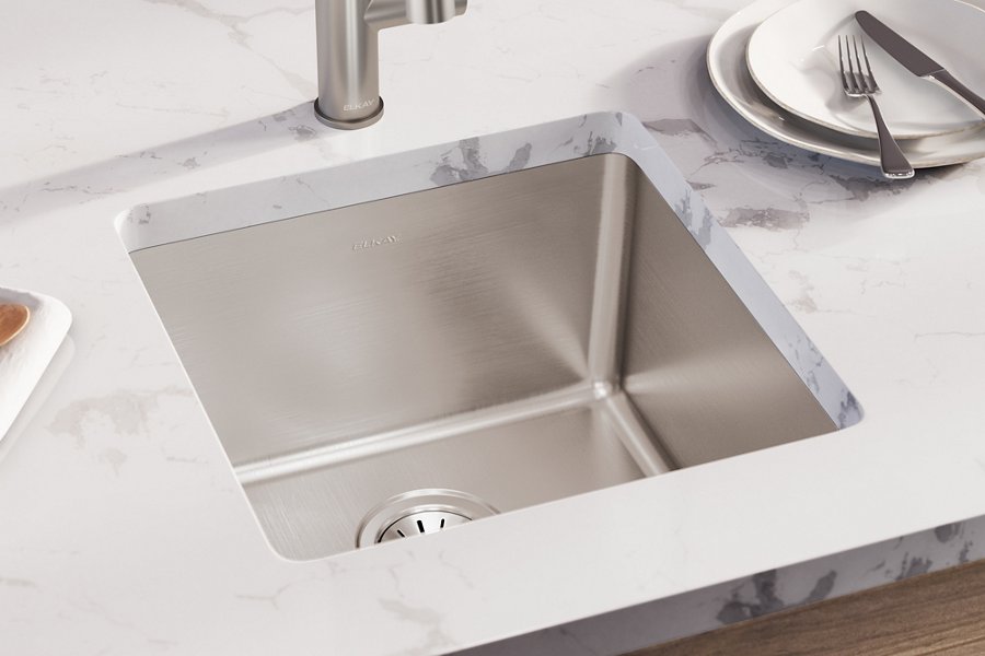 Lustertone Iconix® 18 Gauge Stainless Steel 18-1/2" x 18-1/2" x 9" Single Bowl Undermount Sink