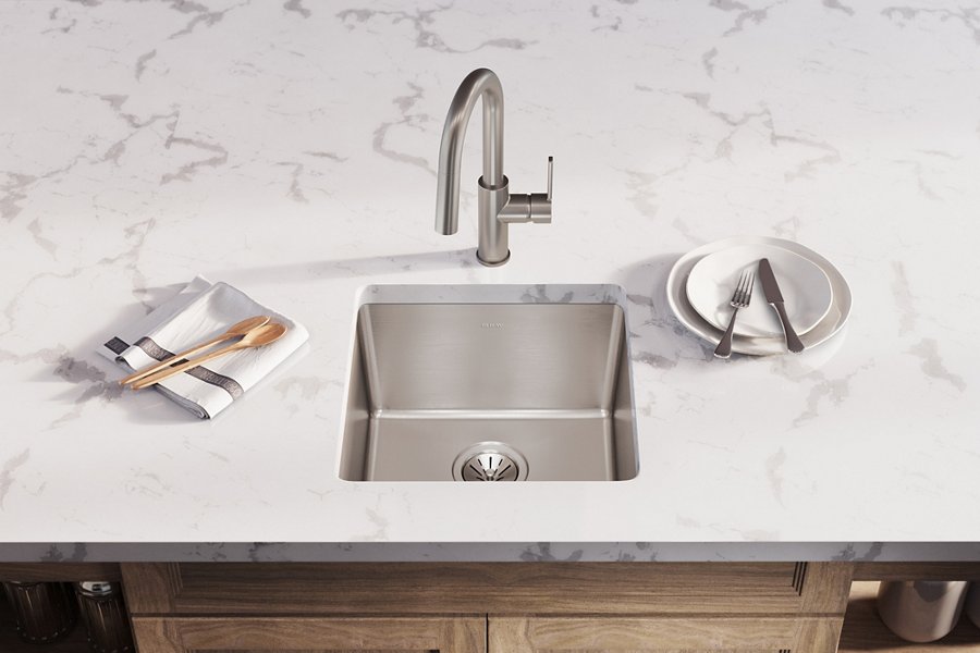 Lustertone Iconix® 18 Gauge Stainless Steel 18-1/2" x 18-1/2" x 9" Single Bowl Undermount Sink