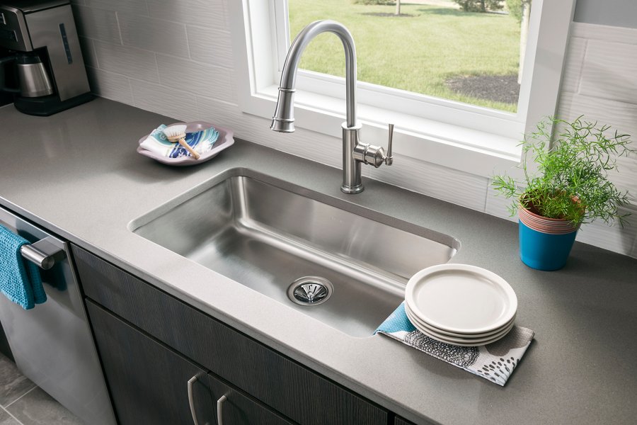 Lustertone® Classic Stainless Steel 30-1/2" x 18-1/2" x 7-1/2" Single Bowl Undermount Sink