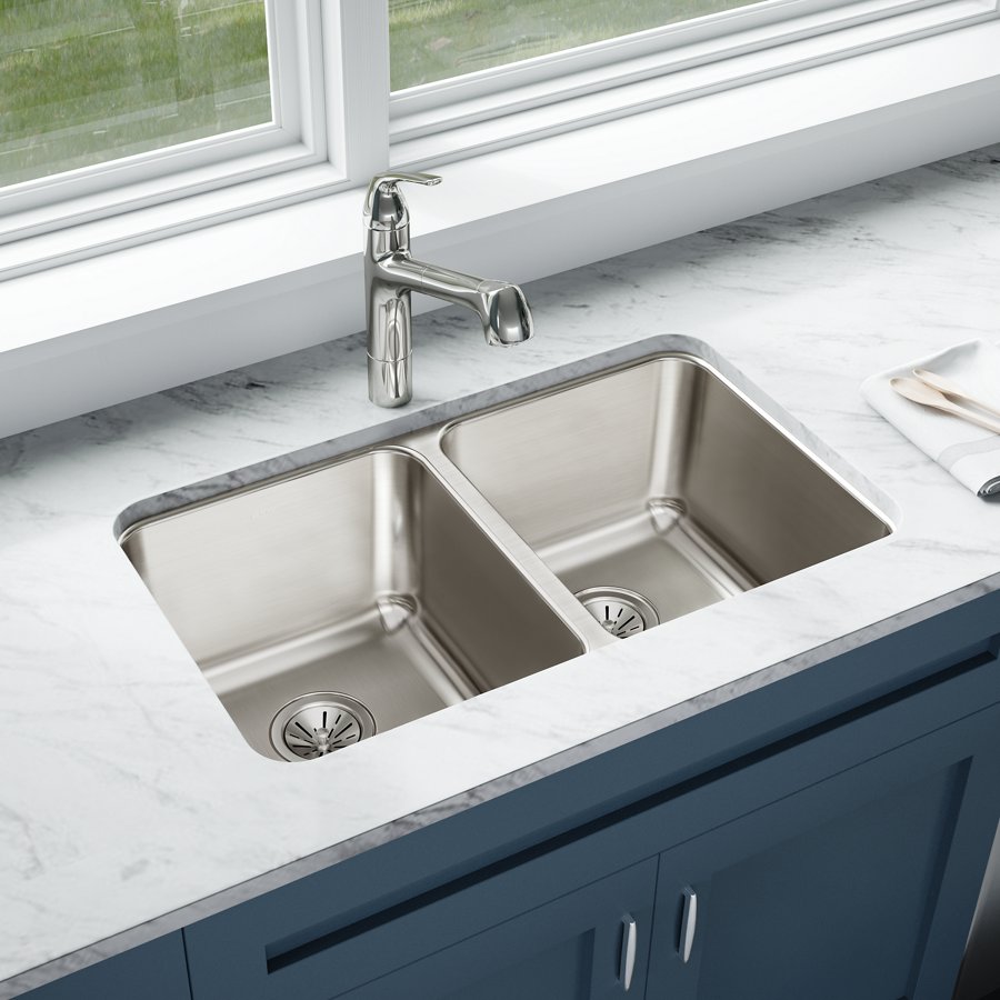 Lustertone® Classic Stainless Steel 30-3/4" x 18-1/2" x 10" Equal Double Bowl Undermount Sink
