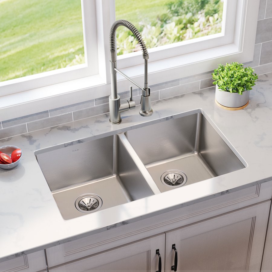 Lustertone Iconix® 18 Gauge Stainless Steel 32-3/4" x 19-1/2" x 9" Double Bowl Undermount Sink