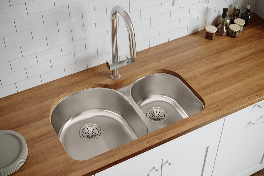 Lustertone® Classic Stainless Steel 31-1/4" x 20" x 7-1/2" Offset 60/40 Double Bowl Undermount Sink