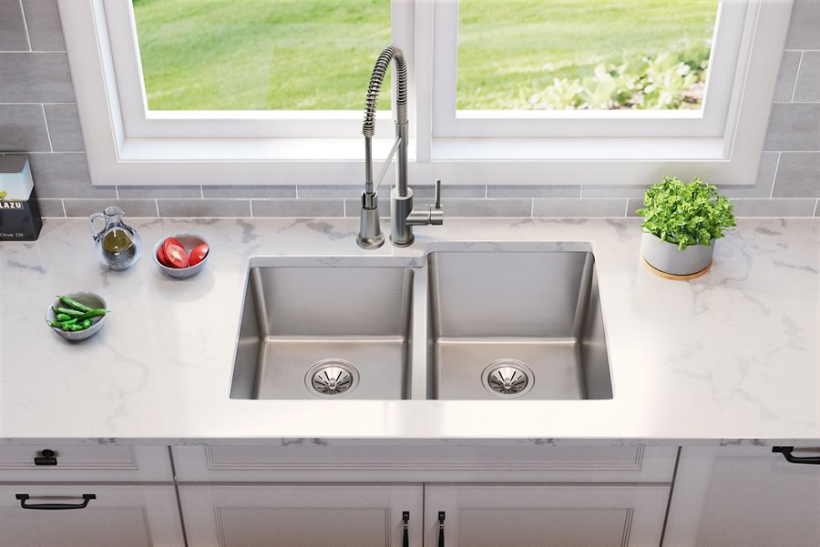Lustertone Iconix® 18 Gauge Stainless Steel 31-1/4" x 20-1/2" x 9" Double Bowl Undermount Sink with Left Small Bowl