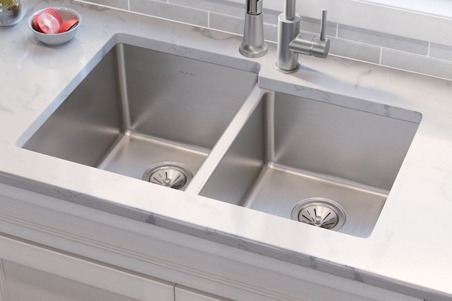 Lustertone Iconix® 18 Gauge Stainless Steel 31-1/4" x 20-1/2" x 9" Double Bowl Undermount Sink with Right Small Bowl