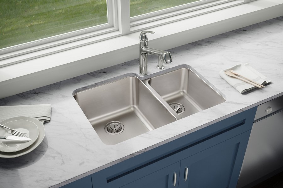 Lustertone® Classic Stainless Steel 30-3/4" x 21" x 9-7/8" Offset 60/40 Double Bowl Undermount Sink