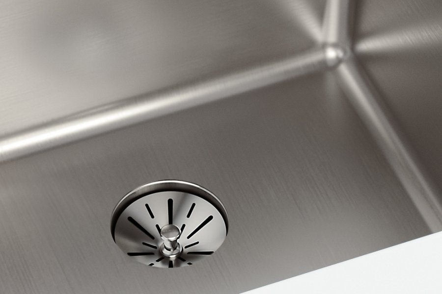 Lustertone Iconix® 16 Gauge Stainless Steel 18-1/2" x 18-1/2" x 9" Single Bowl Undermount Sink with Perfect Drain®
