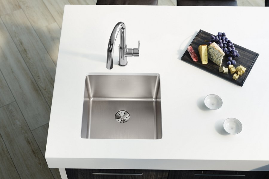 Lustertone Iconix® 16 Gauge Stainless Steel 18-1/2" x 18-1/2" x 9" Single Bowl Undermount Sink with Perfect Drain®
