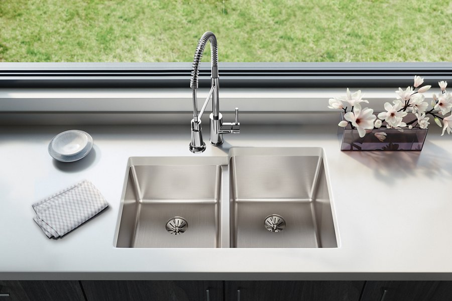 Lustertone Iconix® 16 Gauge Stainless Steel 31-1/4" x 20-1/2" x 9" Double Bowl Undermount Sink with Left Perfect Drain®