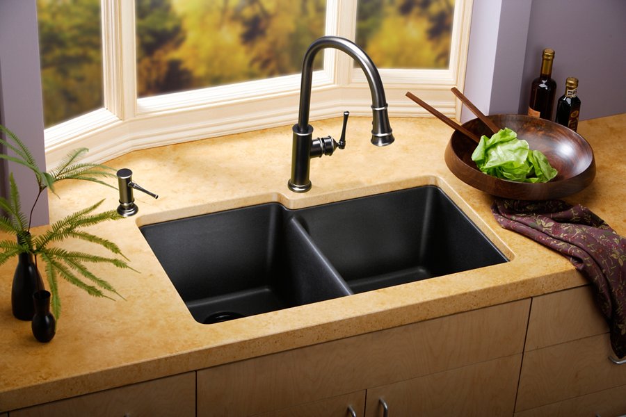 Explore™ Single Hole Kitchen Faucet with Pull-down Spray and Forward Only Lever Handle
